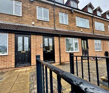 High Moor Crescent, Leeds, LS17 - Photo 4
