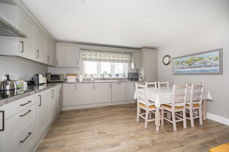 3 bedroom detached bungalow to rent - Photo 4