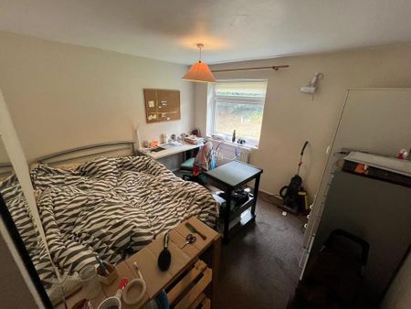 4 bedroom terraced house to rent - Photo 3