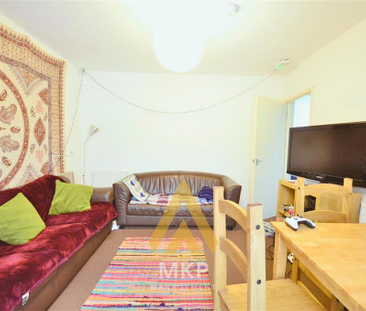 5 bedroom semi-detached house to rent - Photo 2