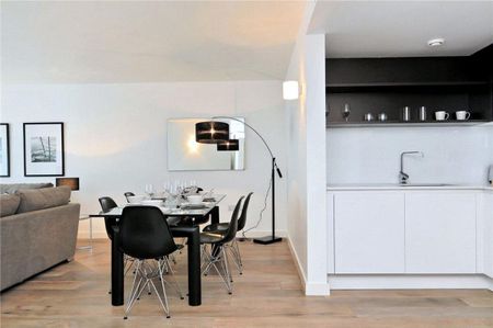 Contemporary two‑bedroom apartment with generous proportions in a modern Chelsea development for let in SW10. - Photo 3