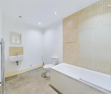 Two bedroom apartment, with small courtyard area, close to Brighton station and shops, pubs and food eateries on London Road. Offered to let un-furnished. Available 2nd July 2024. - Photo 6