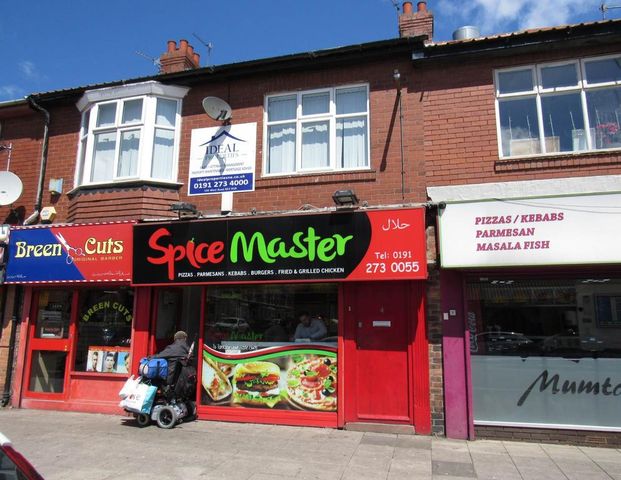 2 bedroom flat to rent - Photo 1