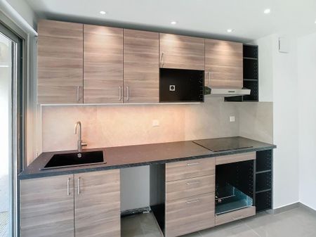 Location Appartement 2 pièces 45m² NICE 06200 - Photo 4