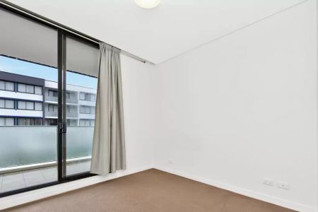 Spacious living in Clemton Park Village - Photo 2