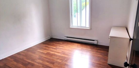 Au Coeur D'Ahuntsic: Beau 4 1/2 Au 2e ÉT - Photo 2