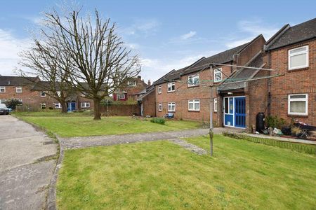 2 bedroom ground floor flat to rent - Photo 3