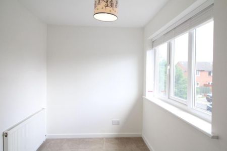 2 bedroom semi-detached house to rent - Photo 4