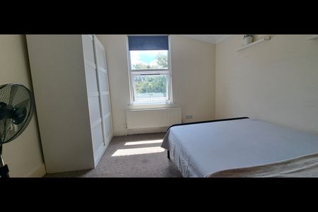 Room in a Shared House, Bulwer Road, E11 - Photo 3