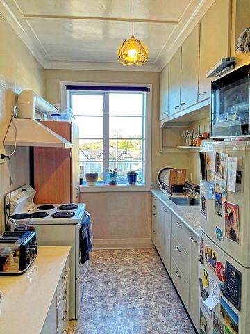 Upstairs apartment with harbour views - Photo 5