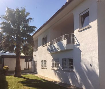 Spacious 3-bed home with garden & pool in quiet Guincho area - Photo 5