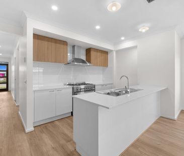 Stunning 4 Bedroom Home!! - Photo 4