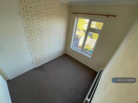 3 bedroom semi-detached house to rent - Photo 5