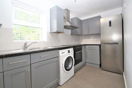 Lower Furney Close, High Wycombe - Photo 4