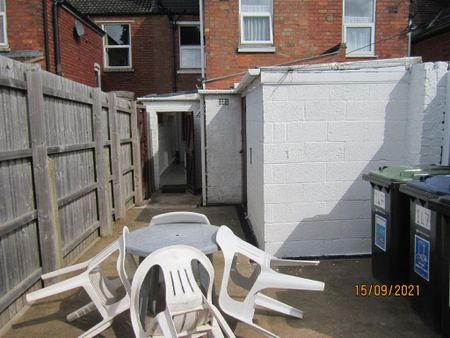 6 bedroom house to rent - Photo 4