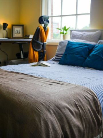 6 Bed Terraced House, Crescent, M5 - Photo 3