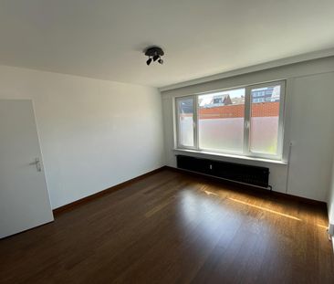 Gezellig en rustig gelegen tweeslaapkamer appartement. - Photo 3