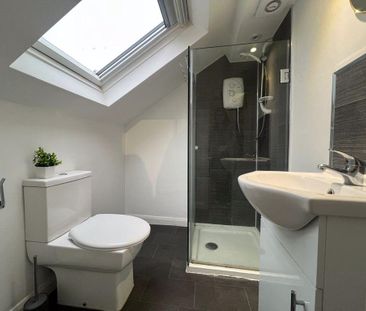 1 bedroom in a flat share to rent - Photo 3