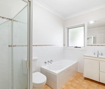 Stylish Townhouse - Photo 6