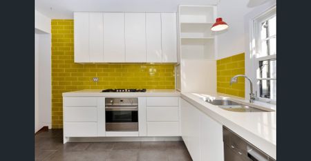 Redfern’s Finest – Substantial Terrace with Separate Studio & Garage - Photo 5