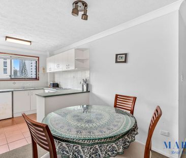 Luxury Beachside Living in the Heart of Broadbeach - Photo 2