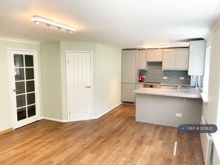 2 bedroom flat to rent - Photo 4