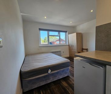 Studio Flat, Matthews Road, UB6 - Photo 1