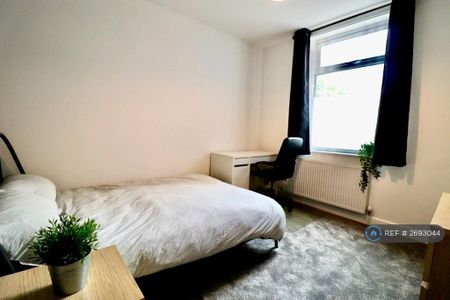 5 bedroom terraced house to rent - Photo 3