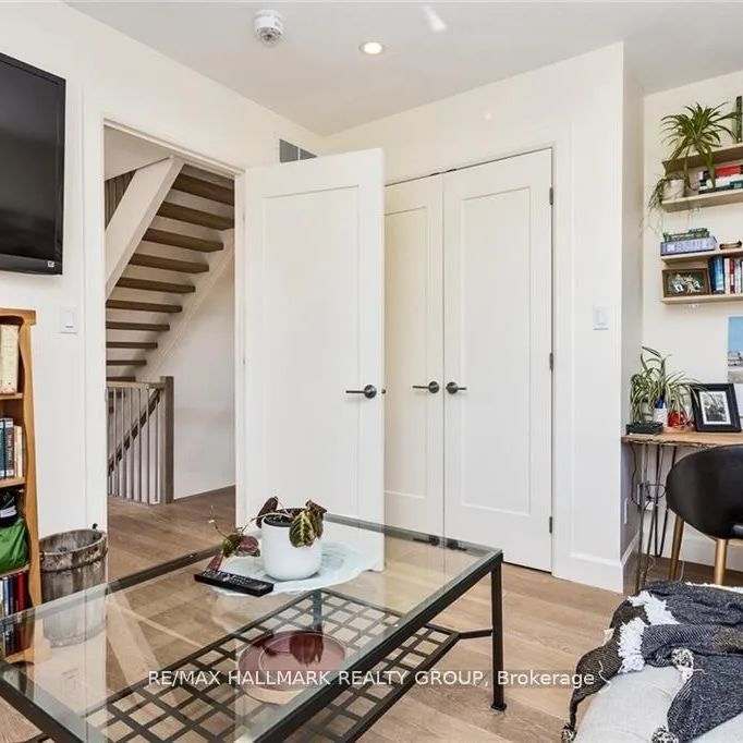 103B STIRLING AVENUE - Photo 1