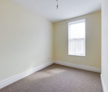 Laburnum Grove, Portsmouth, PO2 - Photo 1