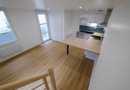 Appartement type 2 duplex entièrement rénové - Photo 2