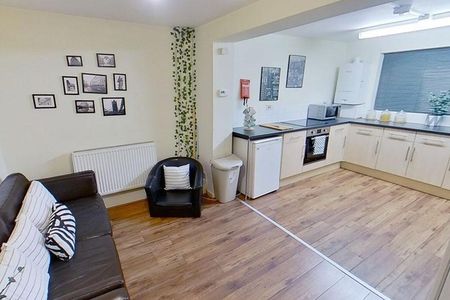 4 bedroom maisonette to rent - Photo 4