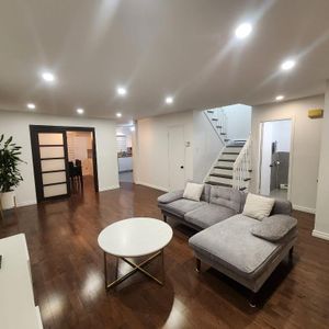 11-1/2 À Louer à Laval-Chomedey - Photo 2