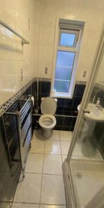 4 bedroom flat share to rent - Photo 4