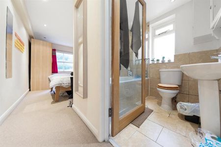 3 bedroom flat to rent - Photo 2