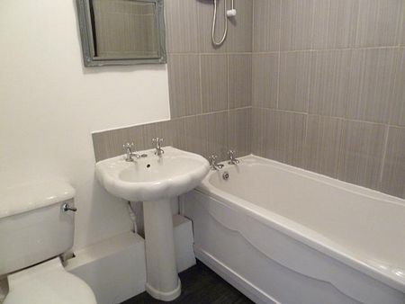 2 bedroom terraced house to rent - Photo 2
