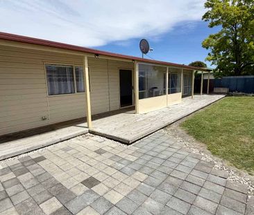 Akina - 4 Bed + 2 Bath - Photo 4