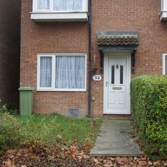 Portrush Close, Bletchley, Milton Keynes, Buckinghamshire - - Photo 2