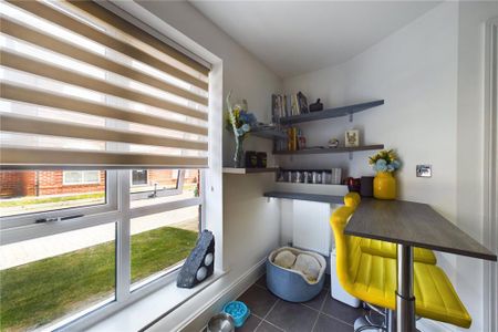 3 bedroom semi-detached house to rent - Photo 4