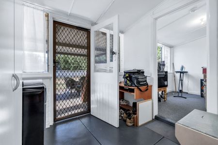 Family home, plus so much more! - Photo 3