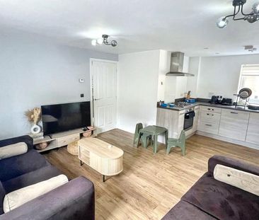 2 bedroom coach house to rent - Photo 2