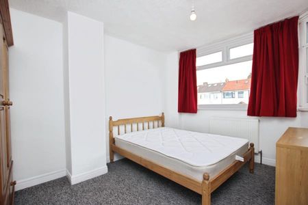 1 bedroom in a house share to rent - Photo 5