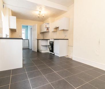 2 bedroom terraced house to rent - Photo 2