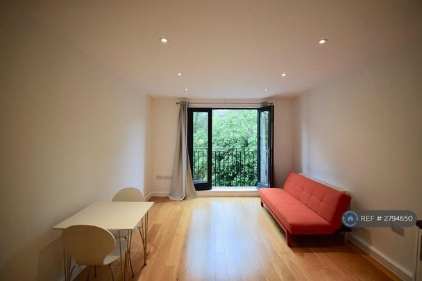 1 bedroom flat to rent - Photo 1