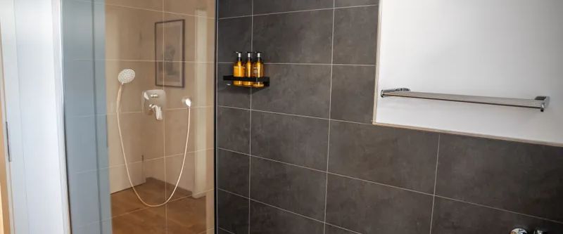 Moderne Erdgeschosswohnung mit Sauna & Garten - Photo 1