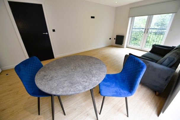 2 bedroom Flat in 529 Stanningley Road, Leeds - Photo 1