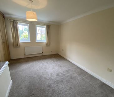 Southfield, Balderton, Newark, Notts, NG24 - Photo 2