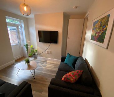 4 bedroom terraced house to rent - Photo 1