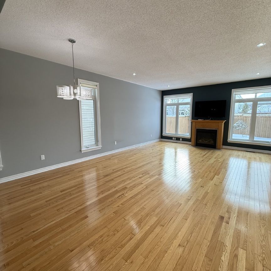 516 Carina Crescent - Photo 1