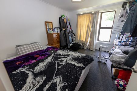 Spacious Six-Bedroom Home at 141 North Road, Dunedin – Seeking four flat mates for 2026 - Photo 3
